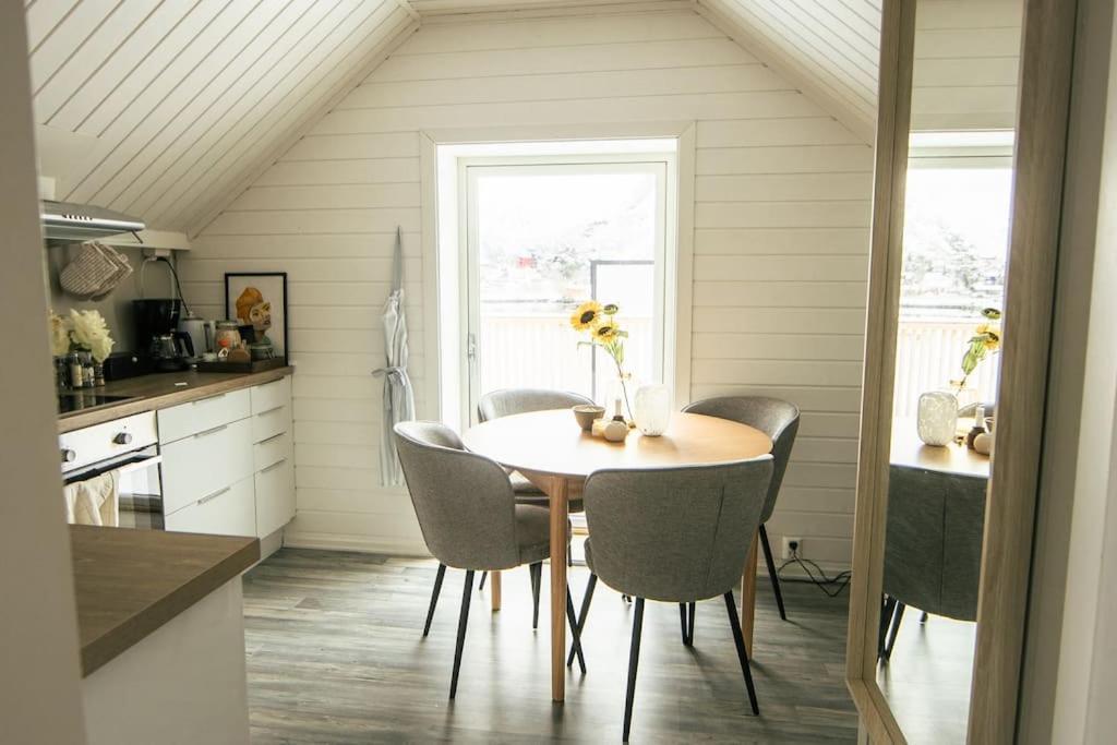 Koselig Toppleilighet Med Fantastisk Utsikt Lägenhet Svolvær